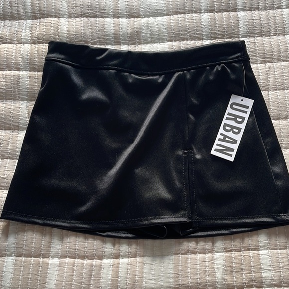 NWT UO Gracie Satin Mini Skort - Picture 2 of 6